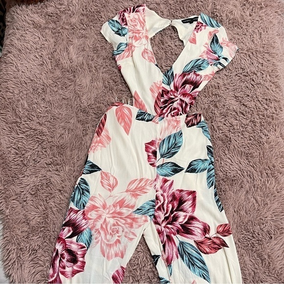 Kendall & Kylie / TOPSHOP Women Floral Cut Out Jumpsuit - Picture 1 of 8